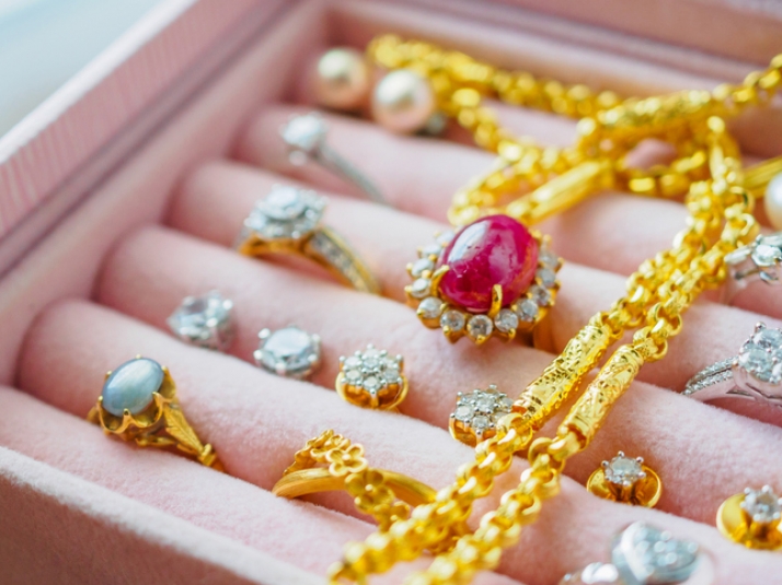 How To Clean Gold Jewelry At Home?
