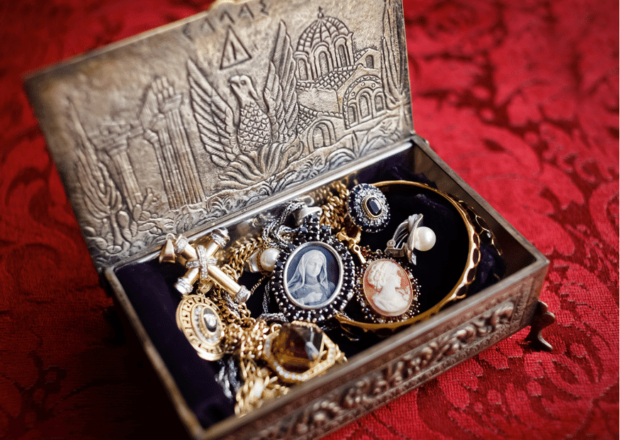 old gold jewelries